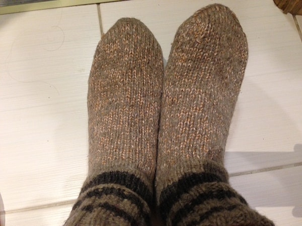 9. Бабушки вязали внукам носки, и одной парой, как вы понимаете, тут дело не ограничивалось