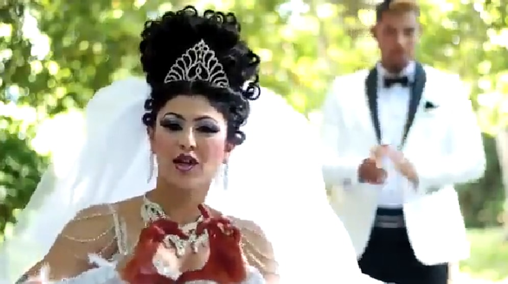 Etkisinden Çıkmak İçin Uzun Süre Beklemeniz Gerekecek Beyin Yakan Evlilik Klibi