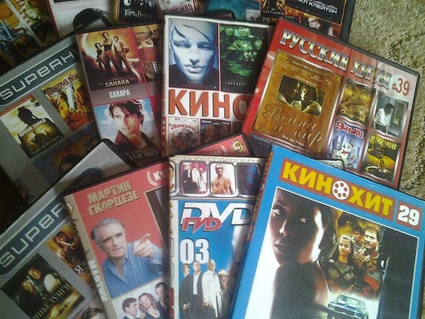 13. Ваши родители всё ещё покупают DVD-диски с любимыми фильмами и сериалами