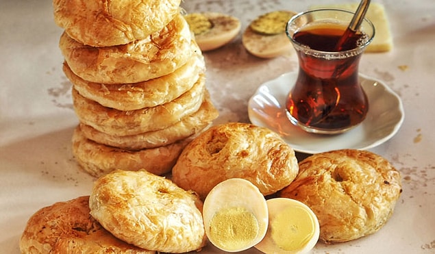 12. Dışarı göç etmiş bir İzmirli, boyoz ve yumurta ikilisini bulamazsa geri dönmeyi aklından geçirir.