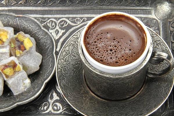 15. Türk kahvesi de Türk lokumu da dünyanın her yerinde bulunur ama ikisi bir arada sadece bu memlekette sofraya konulur.