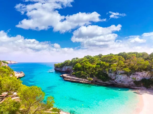 2. Какая страна не имеет выхода к Средиземному морю?