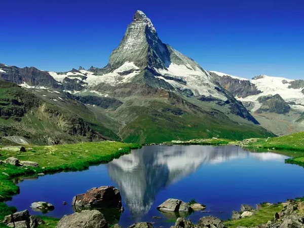 6. Знаменитая вершина Маттерхорн находится в...?
