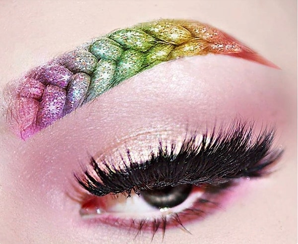 3. А эти брови с прифотошопленной косой?