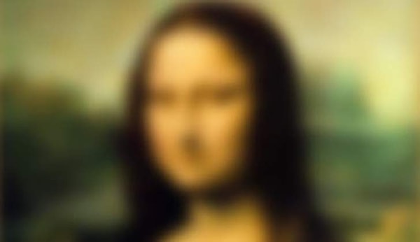 2. Какая черта отсутствует у Мона Лизы на известной картине да Винчи?