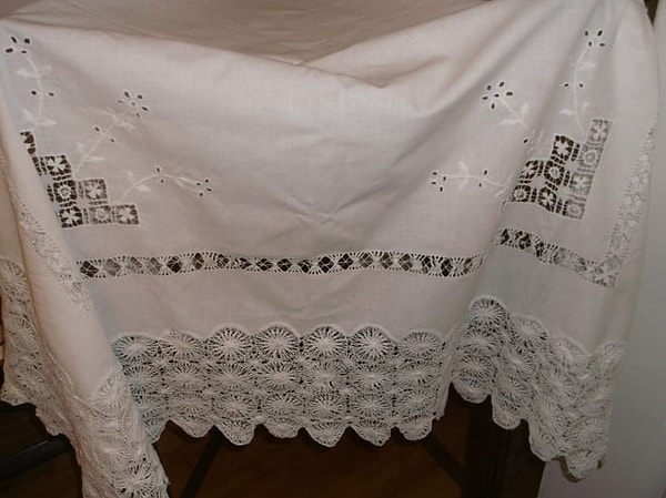 11. А у вас дома была такая скатерть?