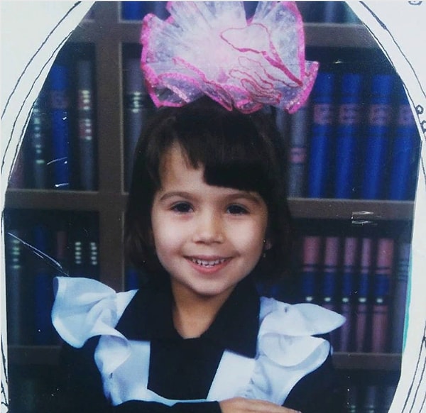 10. Практически у каждой девочки в детстве была похожа фотография