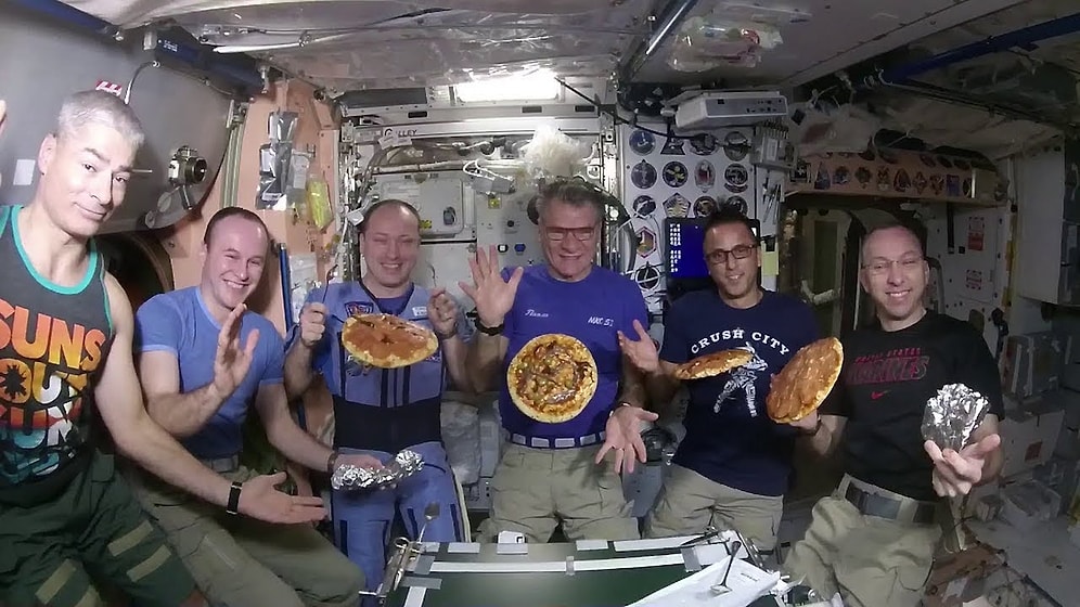 Uluslararası Uzay İstasyonunda Astronotların Pizza Yapıp Yedikleri Eğlenceli Anlar