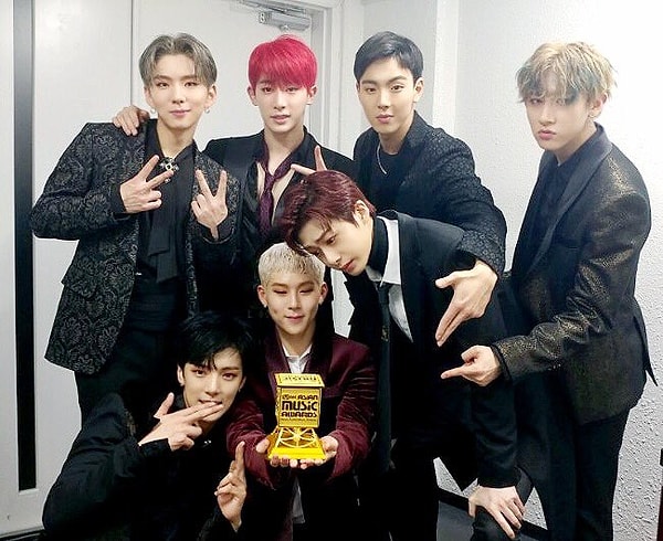 9. K-Pop группа MONSTA X