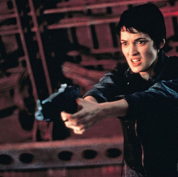 7. Вайнона Райдер все еще борется со сверхъестественным 20 лет спустя