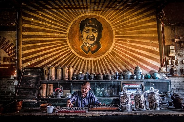 12. "Работа в чайном доме", Zijie Gong. 1-е место в категории "до 20 лет".  Китай