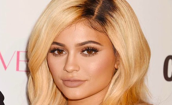 5. Кайли Дженнер на этом фото - яркий пример... губ.