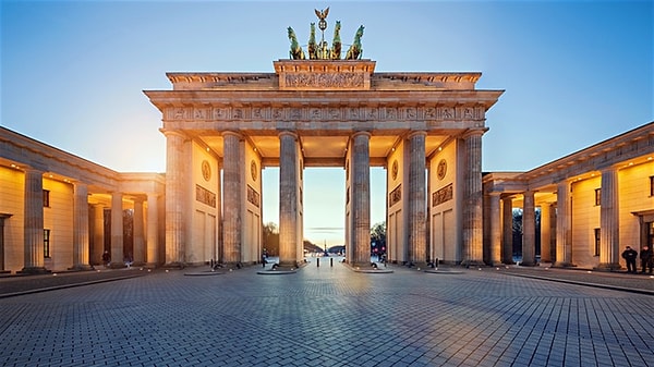 8. А угадаете, в каком городе сделана эта фотография?