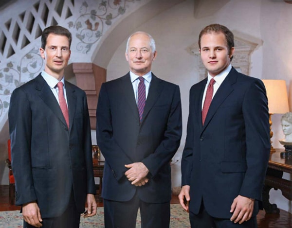 Учился в Англии, много путешествовал по Америке.