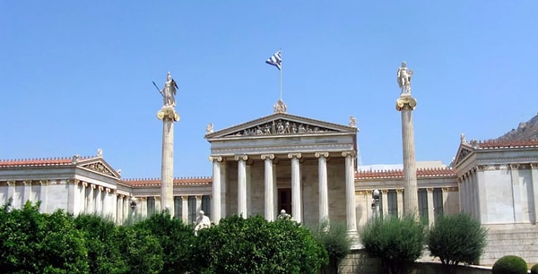 6. Кто должен управлять идеальным государством, по мнению Платона: