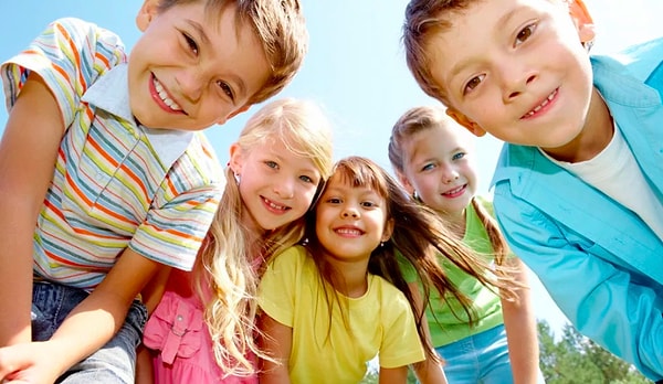 13. Процесс приобщения индивида к знаниям, ценностям, нормам общества и включения его в жизнь общества – это: