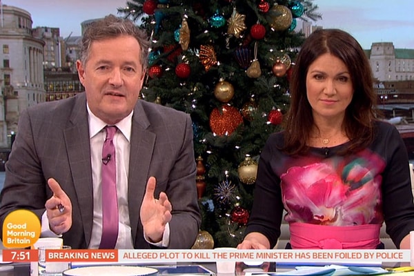 Который недавно на экране ТВ предложил Эмили надеть на себя что-нибудь и найти уже наконец нормальную работу 😂😂  😂