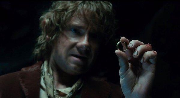 4. Kalleş Bilbo bir anlık boşluktan yararlanıp yüzüğe kondu. Sesi çıkmadı.