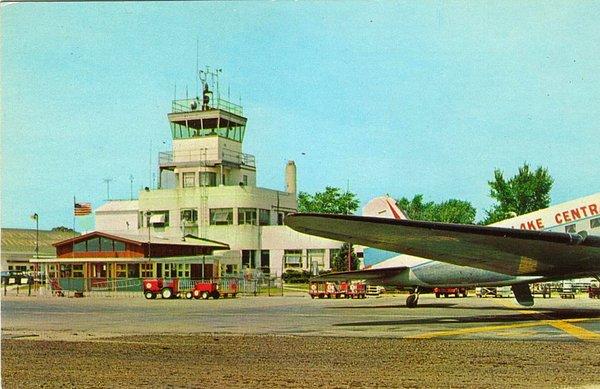 1973 yılında bu üçlüyü bir araya getiren olay, Air Canada'nın Ottawa Havalimanı'nda yarattığı bir açıkla ilgiliydi.