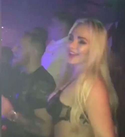 Burada tek suçlunun Rita Ora olduğunu söylemek de yanlış. Conor McGregor da bu durumu ilgi çekmek için kullanıyor.