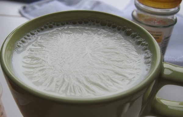 3. А есть здесь такие, кто любил эту противную пенку на молоке?! :)