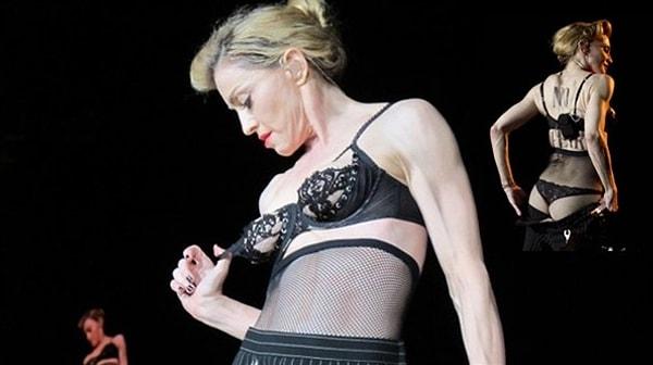 5. Madonna, İstanbul konseri sırasında memesini açarak büyük bir şova imza attı.