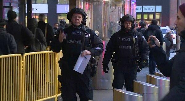 Saldırı, yerel saatle 06.30'da Times Meydanı ve Port Authorithy otobüs terminali yakınındaki metro istasyonunda yaşandı.
