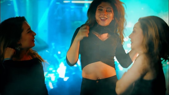 Küçük Memeli Kadınların Çok İyi Bildiği 7 Şey