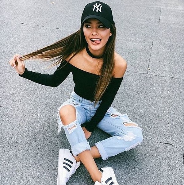 2. девушки прикидываются дурочками