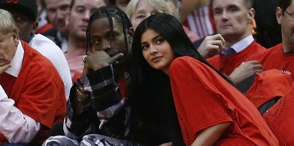 2. Кайли Дженнер и Тревис Скотт