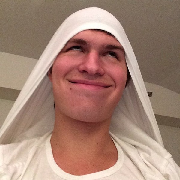 9. Энсел Эльгорт