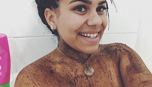 10. Если пользуетесь скрабом для тела, не трите слишком сильно и не проводите процедуру отшелушивания слишком часто.