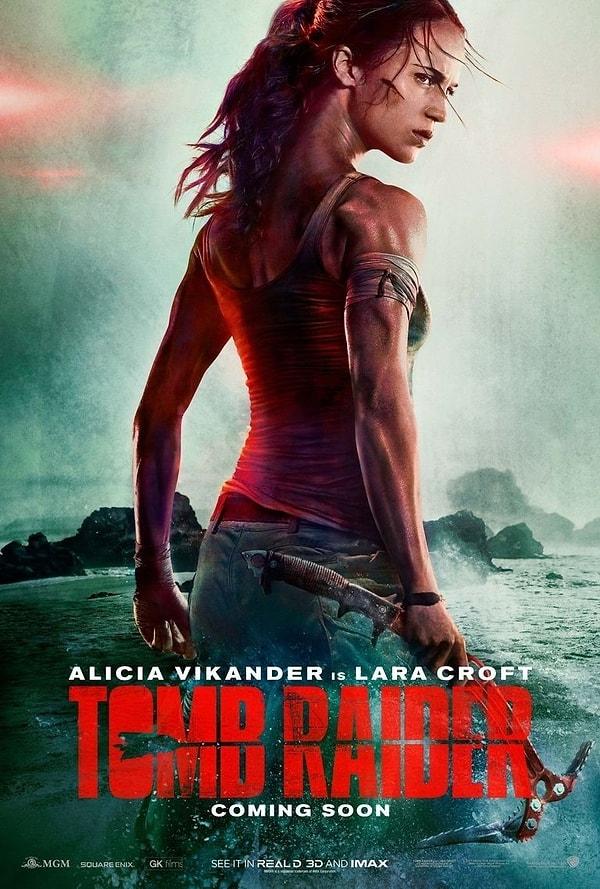 7. Yılın en çok konuşulan başarısız photoshop örneklerinden biri de Tomb Raider film afişiydi.