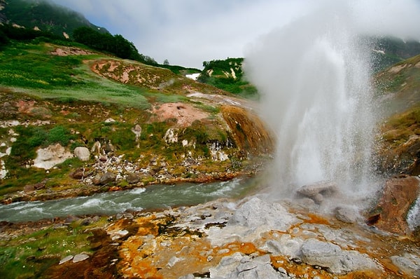 7. Куда нужно отправиться, чтобы увидеть долину гейзеров?