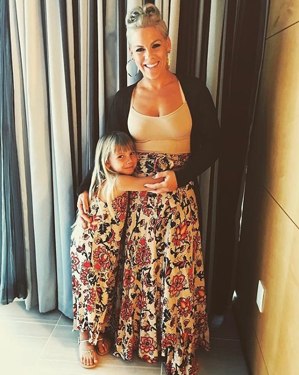 Наконец, она поделилась своим советом, адресованным дочке, насчет флирта 👊