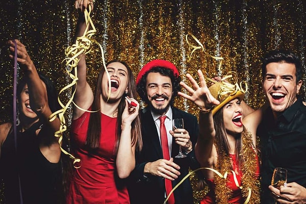 Веселый Новый год в шумной компании!