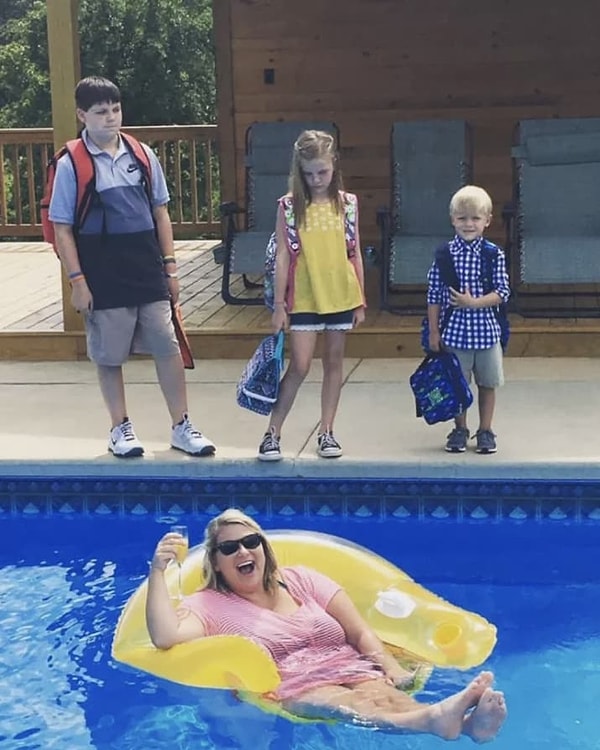 9. Мама, поделившаяся фото "Теперь все они пойдут в школу, и впервые за 11 лет в доме не будет ни одного ребенка!"