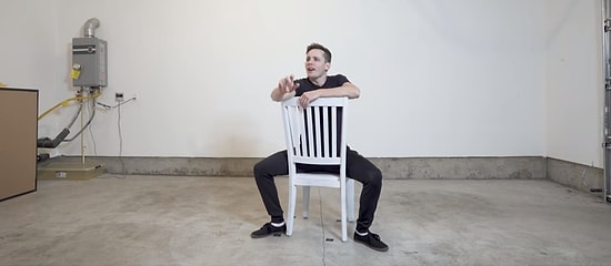 Bir Sandalyenin Üzerine Oturabileceğiniz Birbirinden İlginç 50 Oturma Şekli