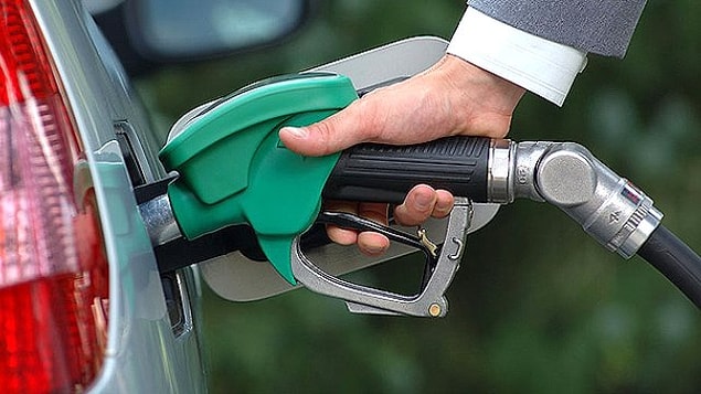 1. Benzinin 1 litre fiyatı 553.300 TL