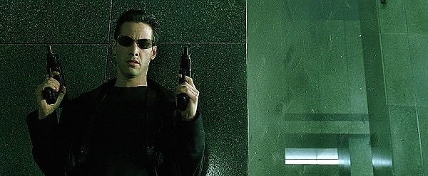 7. Киномиф: Можно стрелять сразу из двух пистолетов