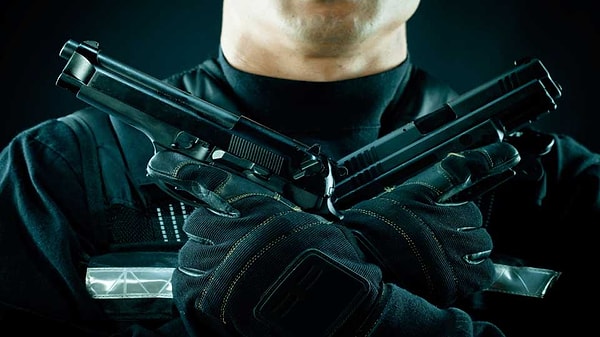 9. Киномиф: Любой навесной замок можно открыть, выстрелив в него