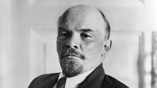 6. Lenin ağır bir İrlanda aksanıyla İngilizce konuşuyordu.