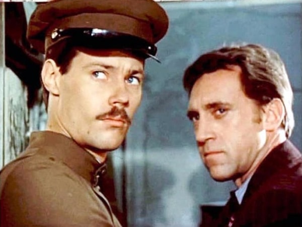 3. Как зовут режиссера, снявшего "Место встречи изменить нельзя"?