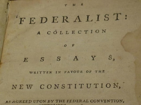 10. «Записки Федералиста» — сборник статей в поддержку принятия Конституции. Кто НЕ БЫЛ одним из авторов?