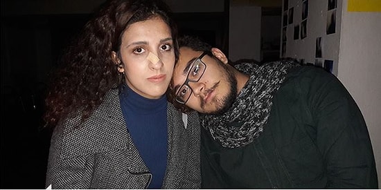 Otobüste Başını Arkadaşının Omzuna Koyunca Saldırıya Uğradılar: 'Çoluk Çocuğum Var, Kendinizi Düzeltin'