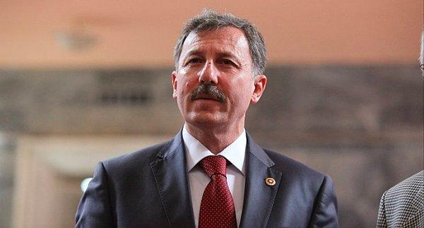 Rıdvan Dilmen'in benzetmesine AKP Manisa Milletvekili Selçuk Özdağ, 'Deniz Gezmiş bir teröristtir' diyerek tepki gösterdi.
