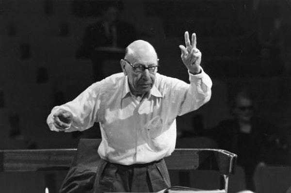 4. Bu listenin ikinci ünlü bestecisi Igor Stravinsky her zaman 15 dakika boyunca kafasının üzerinde amuda kalkardı.