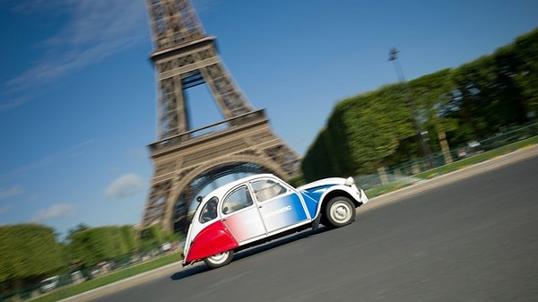 4. Башня была самым большим в мире местом для рекламы