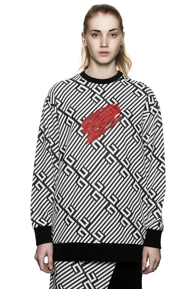 Les Benjamin marka sweatshirt'ü 655 TL, ancak şu an indirimde ve 458,50 TL'den satın alınabiliyor.