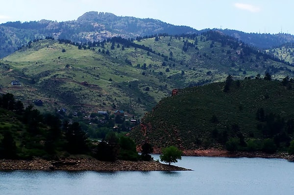 Пришлось ей делиться еще одним батончиком.